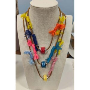 collar bola y cintas colores