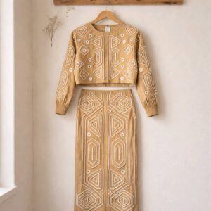 Conjunto beige y blanco bordado Ruth